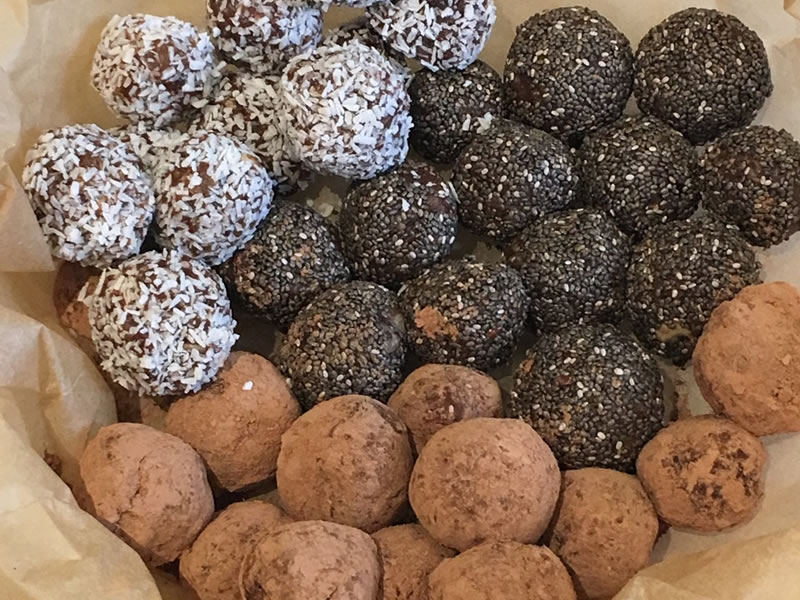 RAW CACAO PROTEIN POWER BALLS